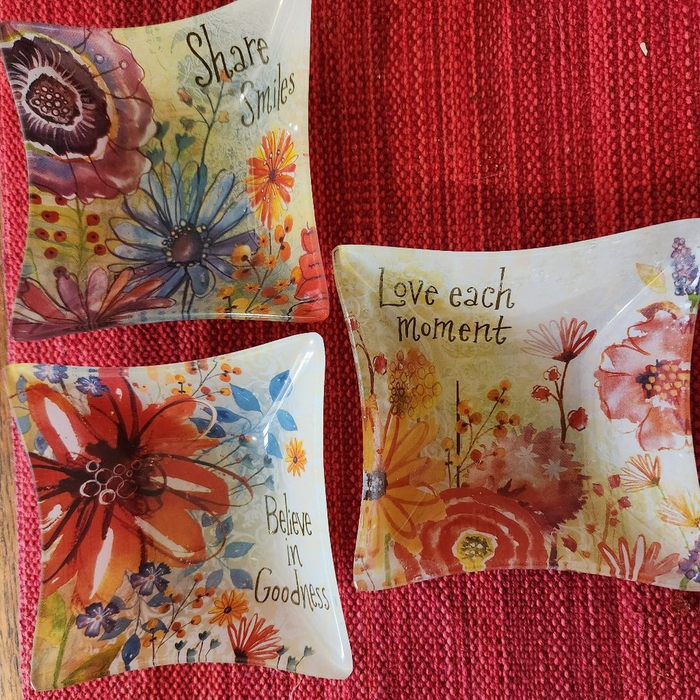 FOUR glass bowl set 5"x5"
